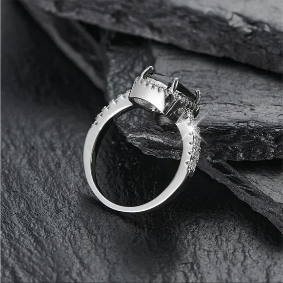 New Women’s 925 Silver Beautiful Sapphire Ring - Picture 3 of 4